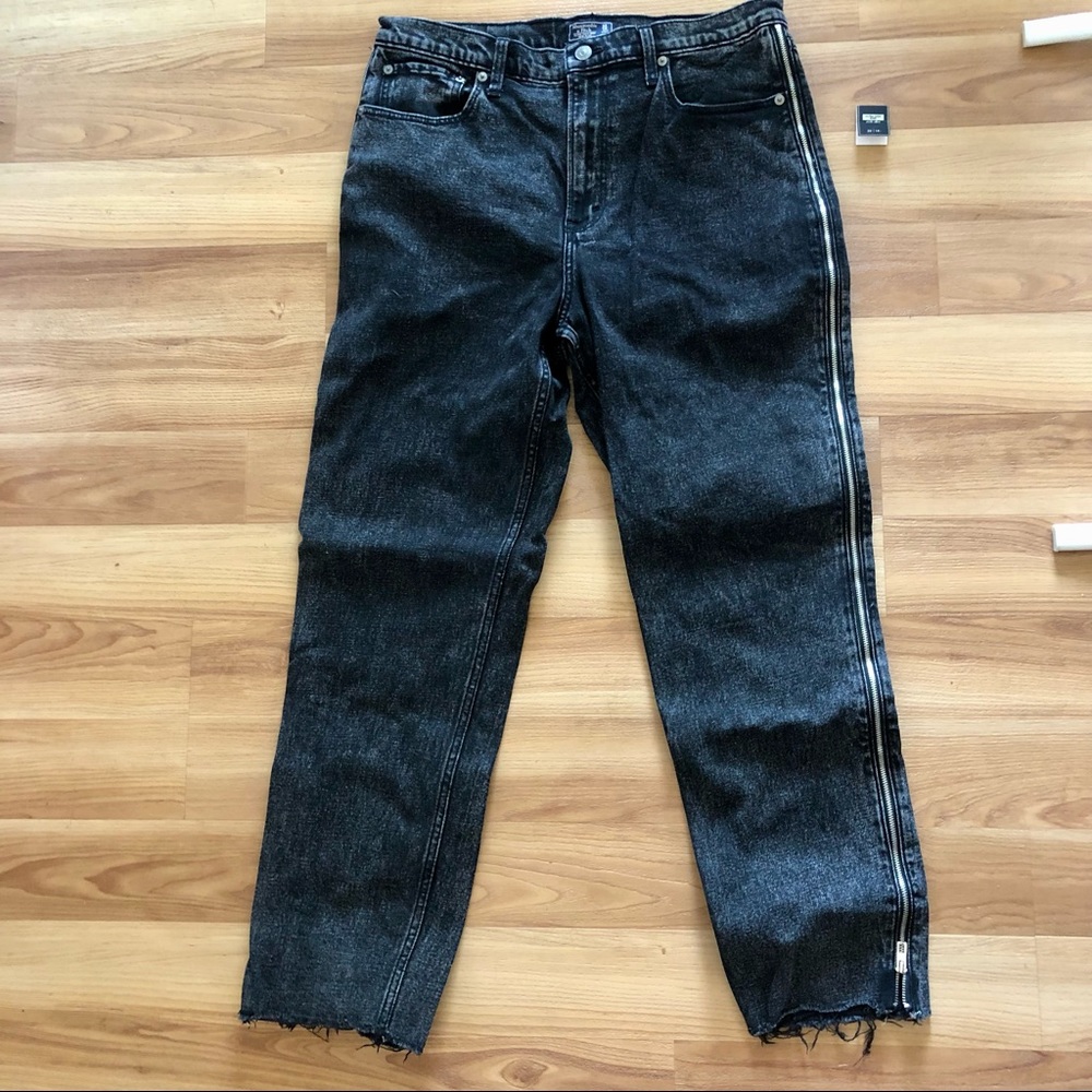Abercrombie & Fitch ultra high rise mom jean with zippers
